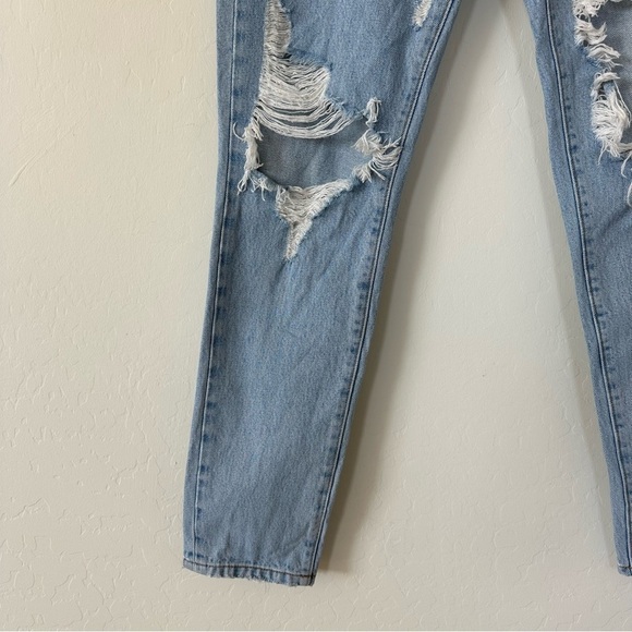 Carmar Light Wash Distressed High Rise Boyfriend Slim Leg Jeans Size 27 - Picture 2 of 11